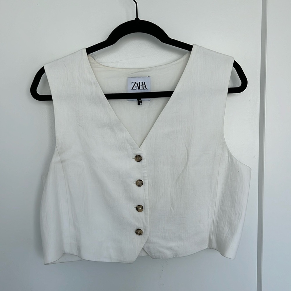 White cropped button down vest